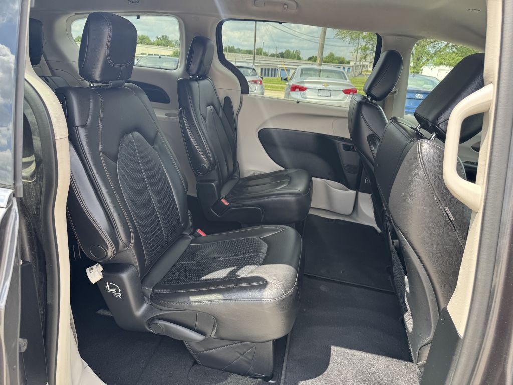 2018 Chrysler Pacifica Image 15
