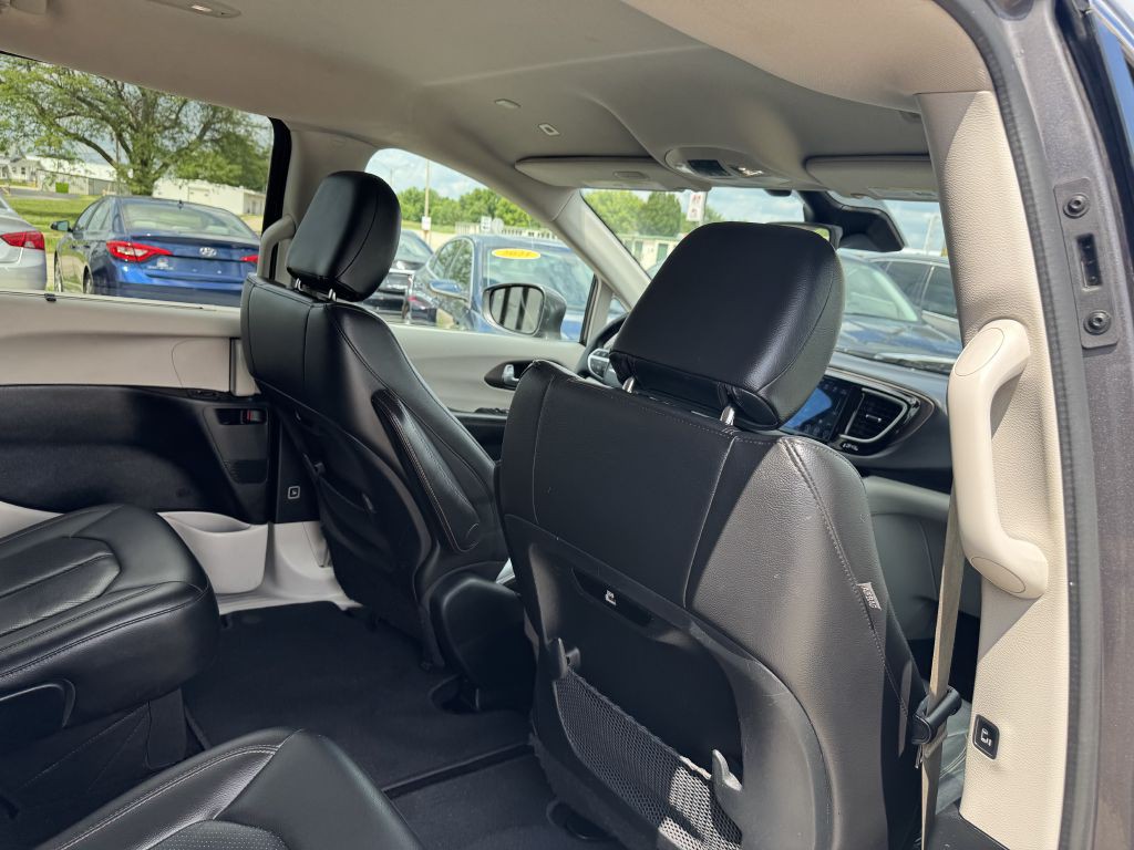 2018 Chrysler Pacifica Image 16