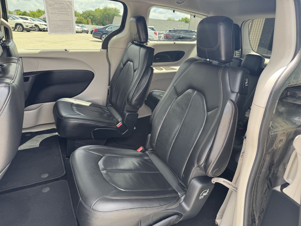 2018 Chrysler Pacifica Image 17