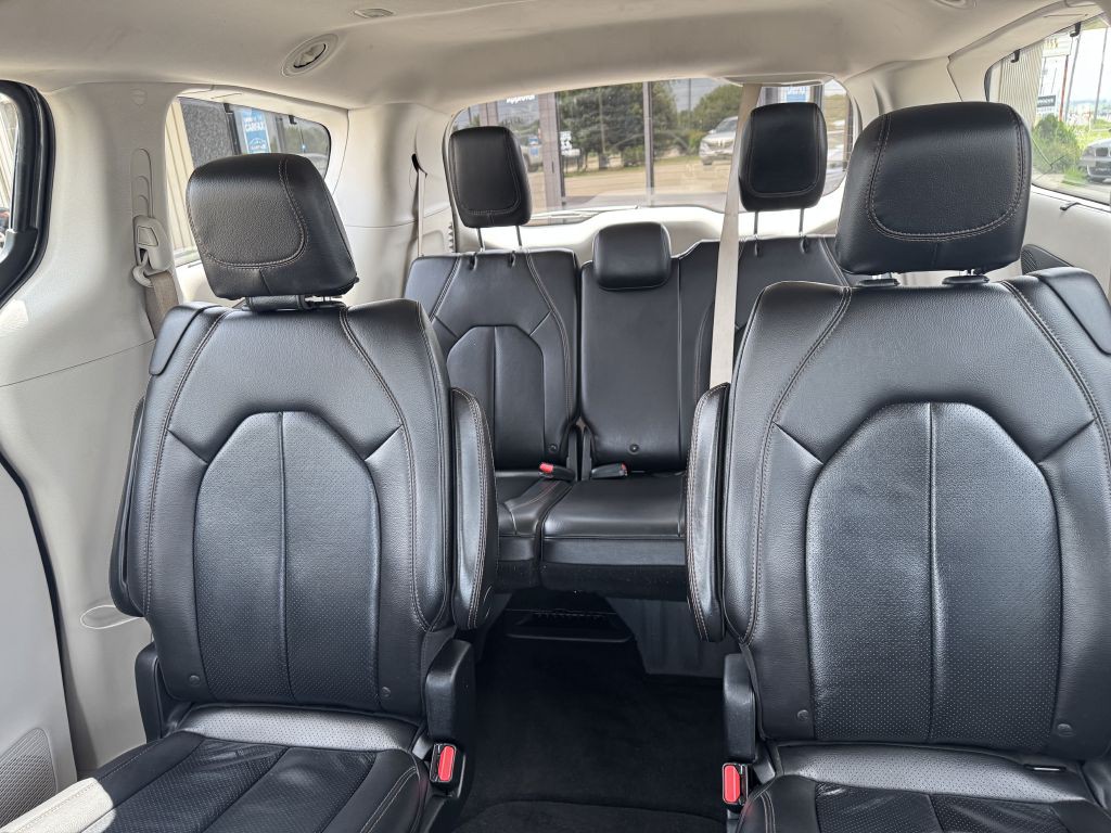 2018 Chrysler Pacifica Image 23