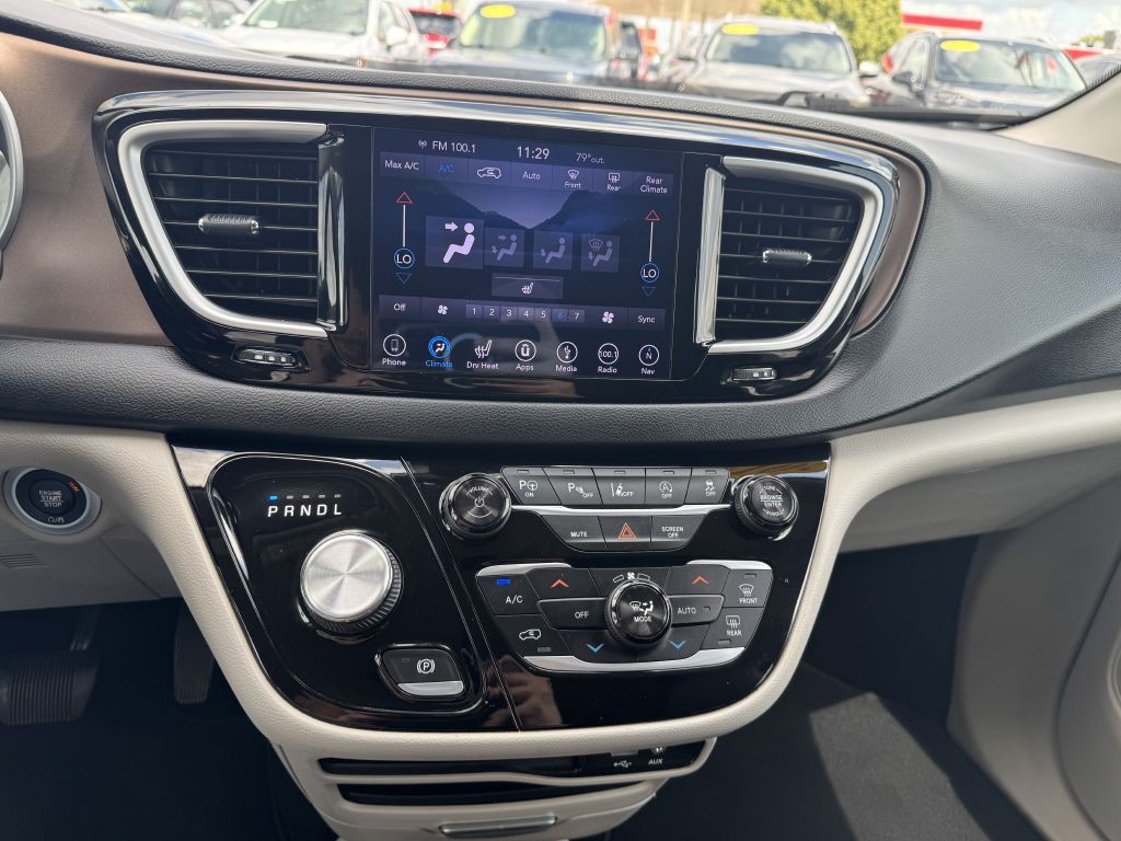 2018 Chrysler Pacifica Image 27