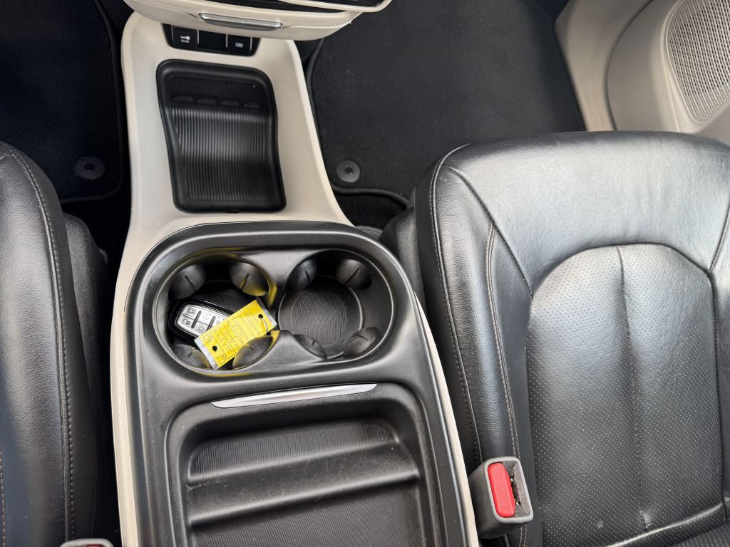 2018 Chrysler Pacifica Image 28