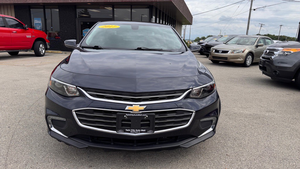 2017 Chevrolet Malibu Image 2