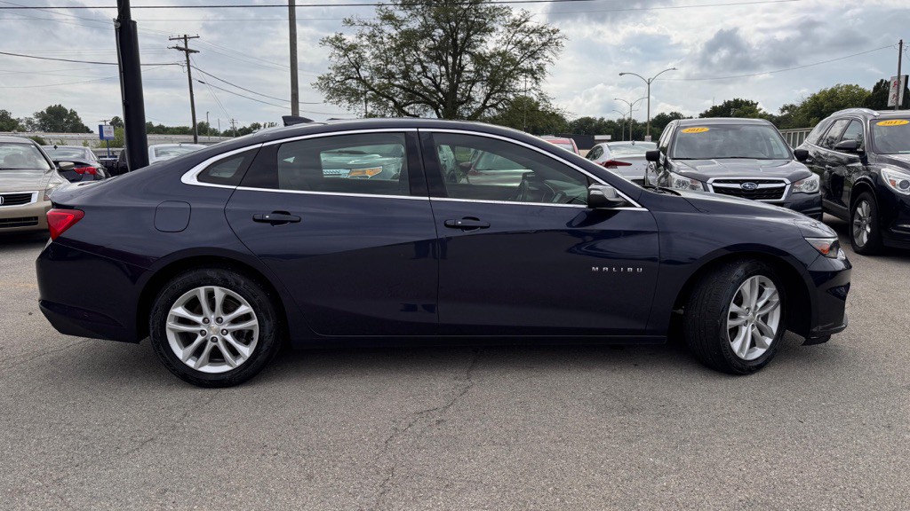 2017 Chevrolet Malibu Image 8