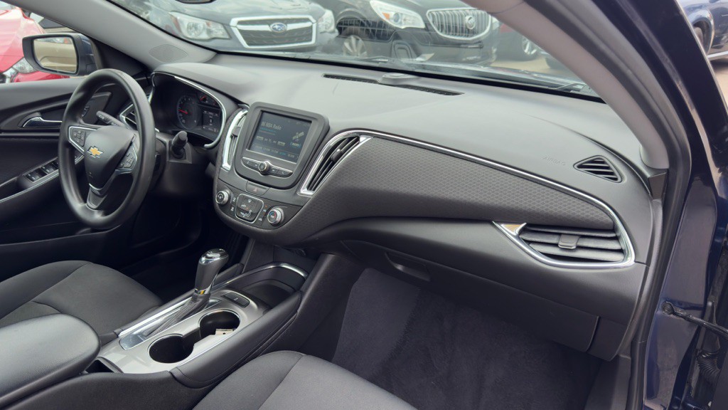 2017 Chevrolet Malibu Image 13