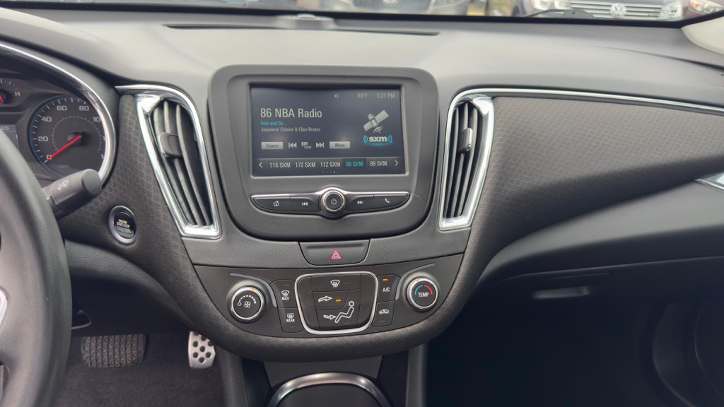 2017 Chevrolet Malibu Image 14