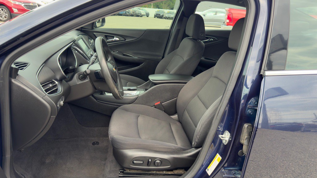 2017 Chevrolet Malibu Image 23
