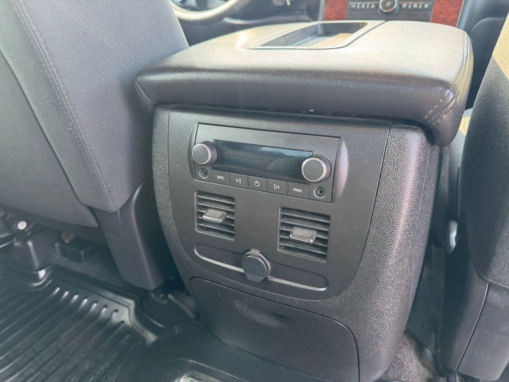 2011 Chevrolet Avalanche Image 16
