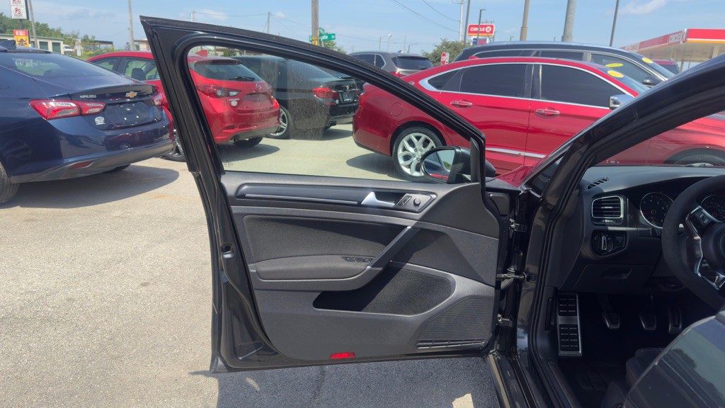 2015 Volkswagen GTI Image 12