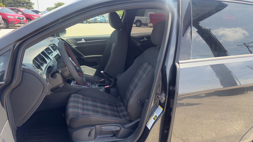 2015 Volkswagen GTI Image 13