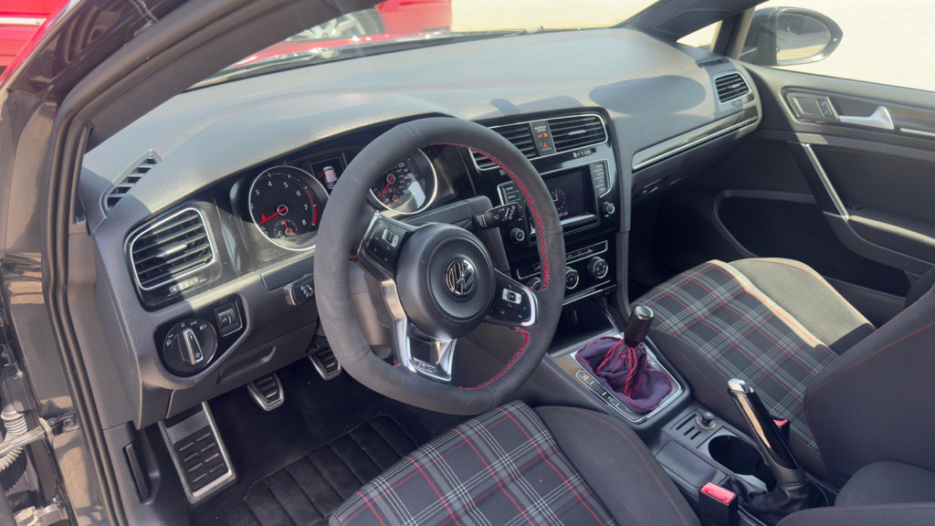 2015 Volkswagen GTI Image 14
