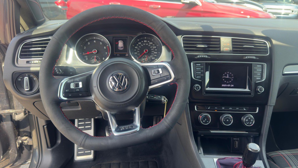 2015 Volkswagen GTI Image 16