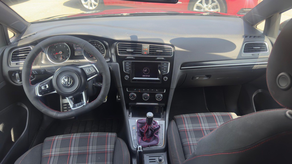 2015 Volkswagen GTI Image 17