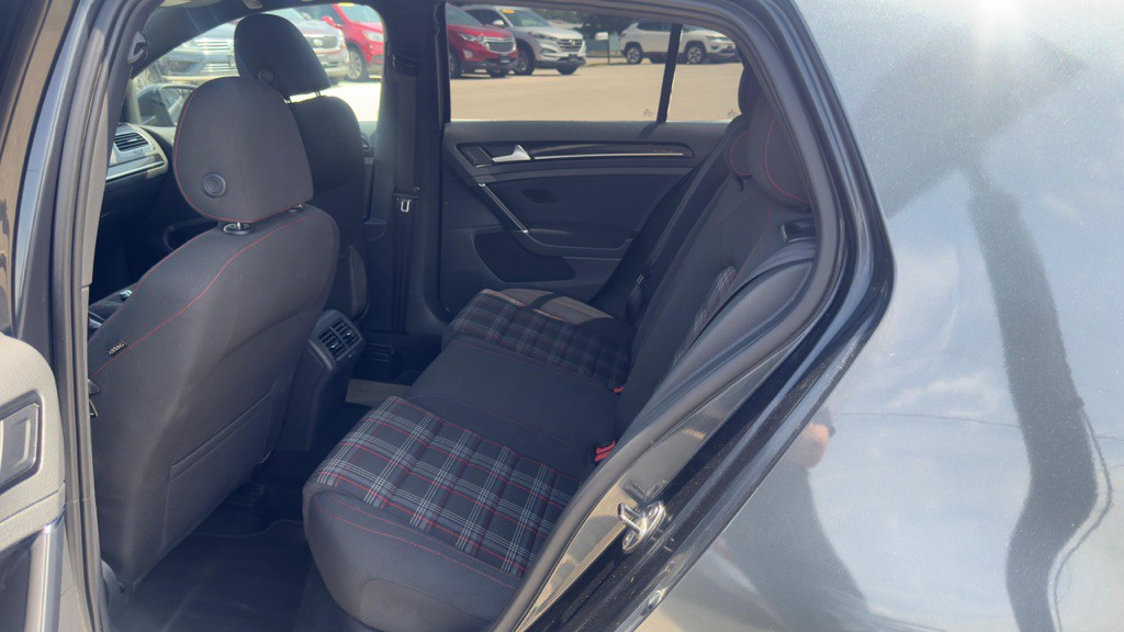 2015 Volkswagen GTI Image 18