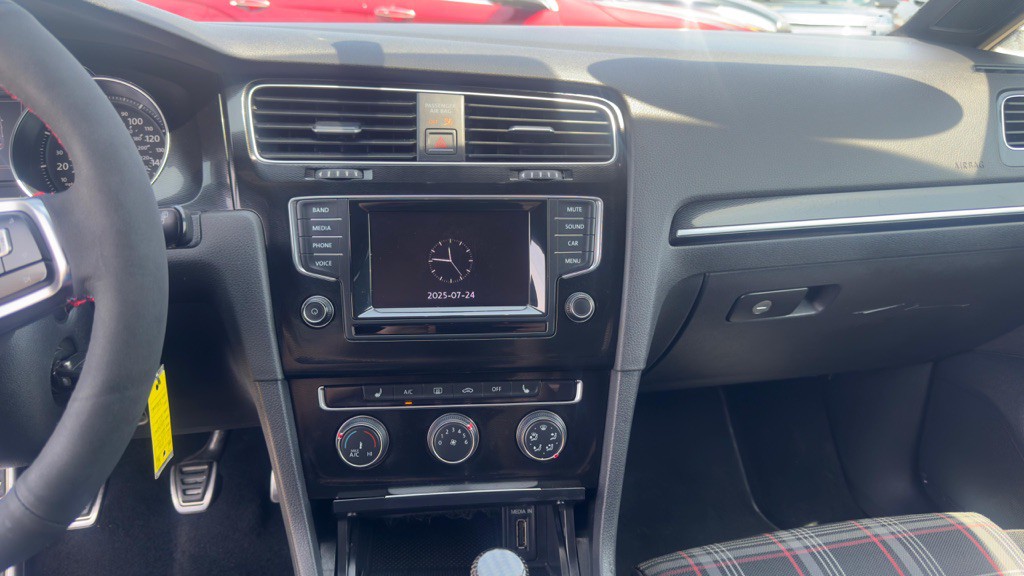 2015 Volkswagen GTI Image 19