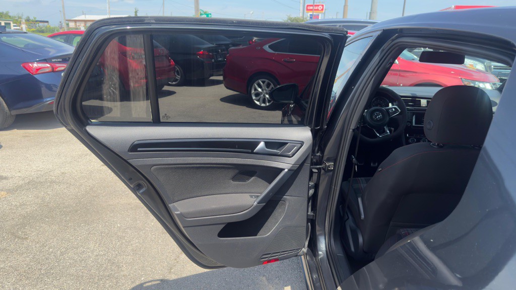 2015 Volkswagen GTI Image 21
