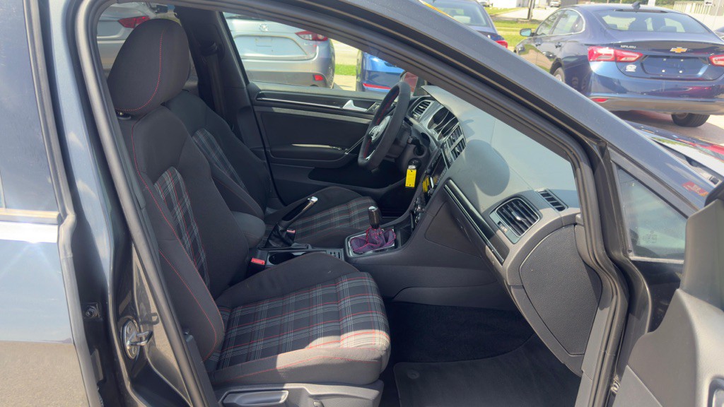 2015 Volkswagen GTI Image 25