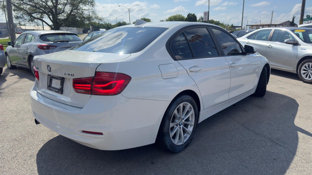 2017 BMW 3 Series Image 5