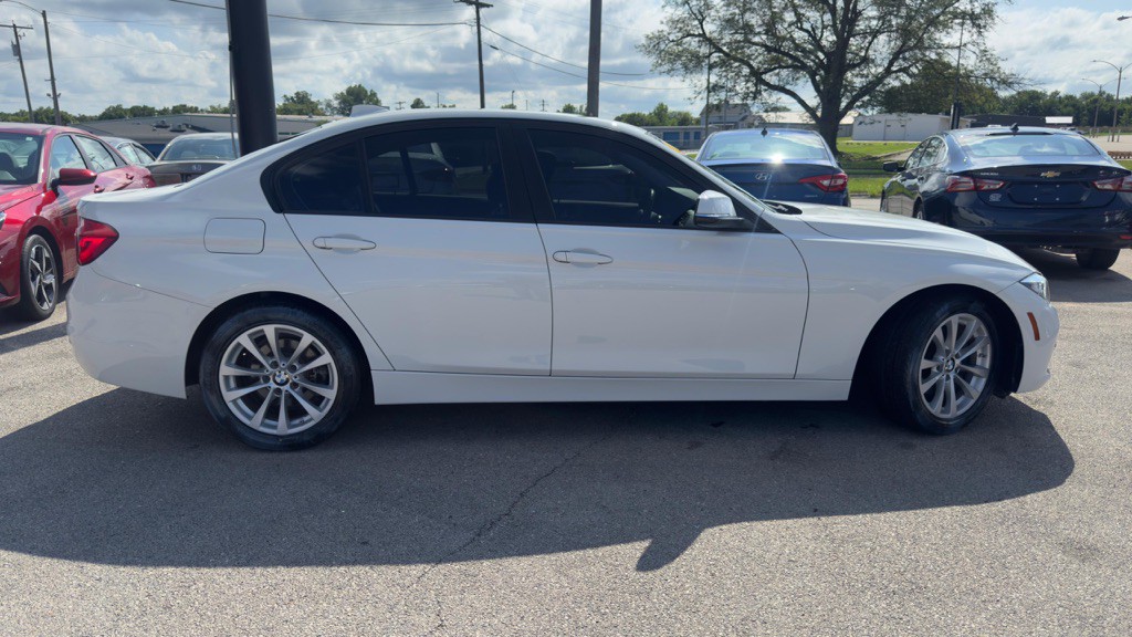 2017 BMW 3 Series Image 8