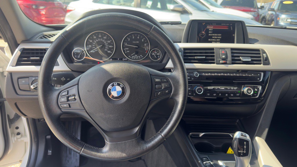 2017 BMW 3 Series Image 14