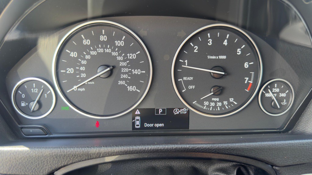 2017 BMW 3 Series Image 16