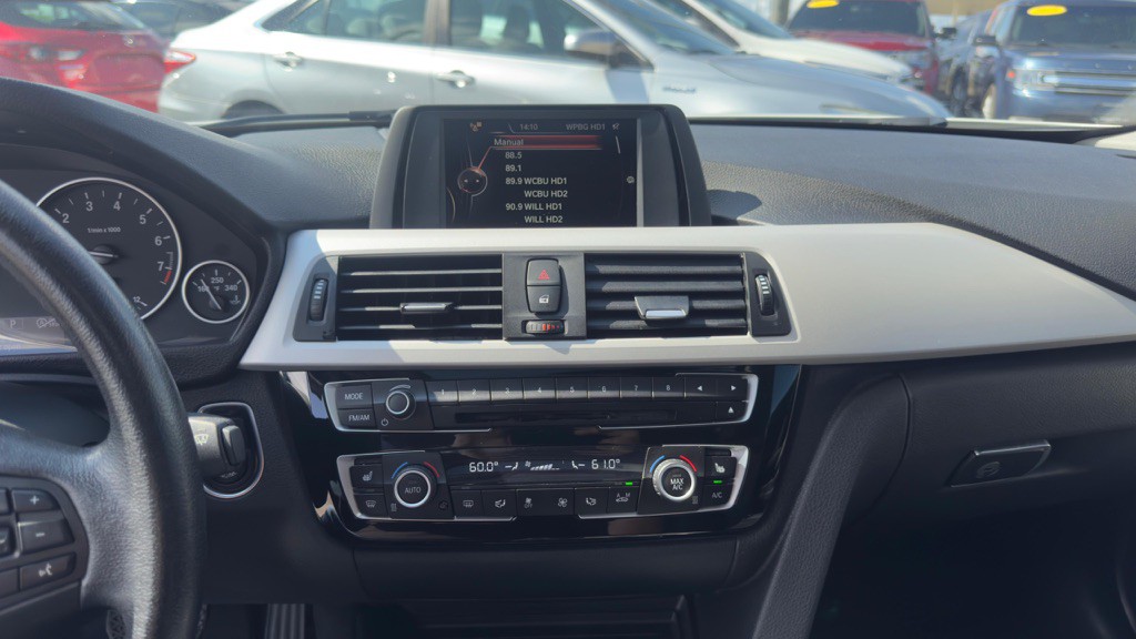 2017 BMW 3 Series Image 25