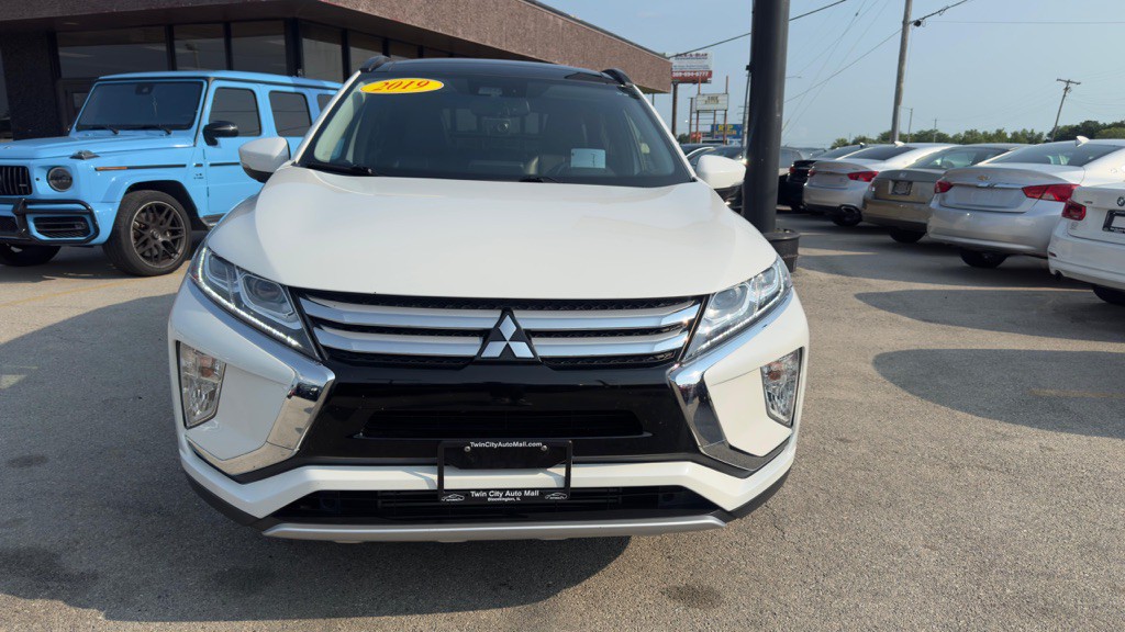2019 Mitsubishi Eclipse Image 2