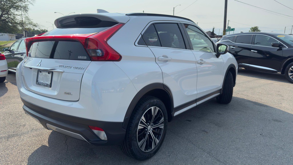 2019 Mitsubishi Eclipse Image 7