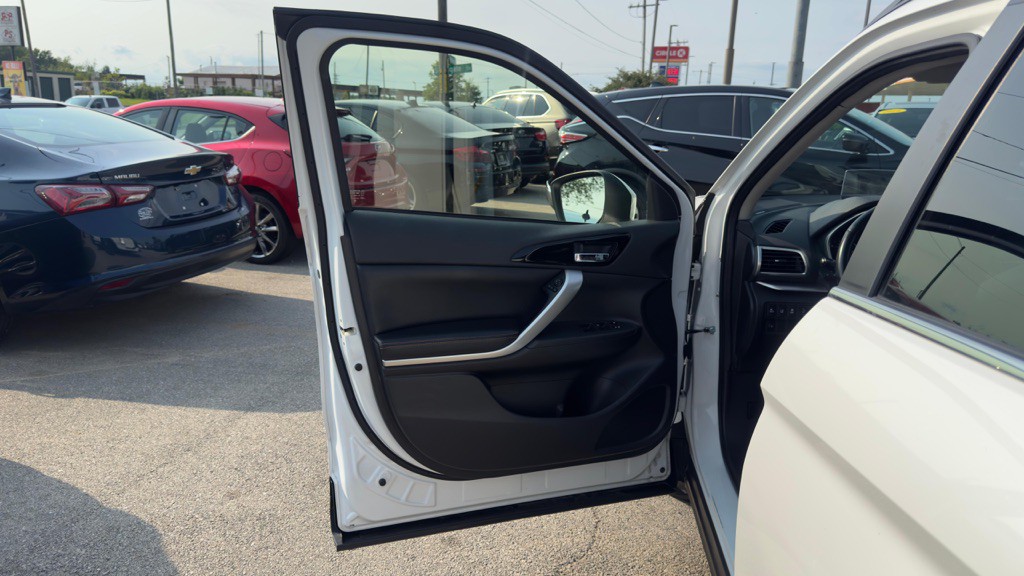 2019 Mitsubishi Eclipse Image 12