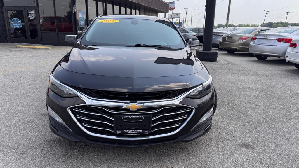 2019 Chevrolet Malibu Image 2