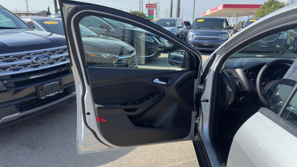 2018 Ford Focus Image 16