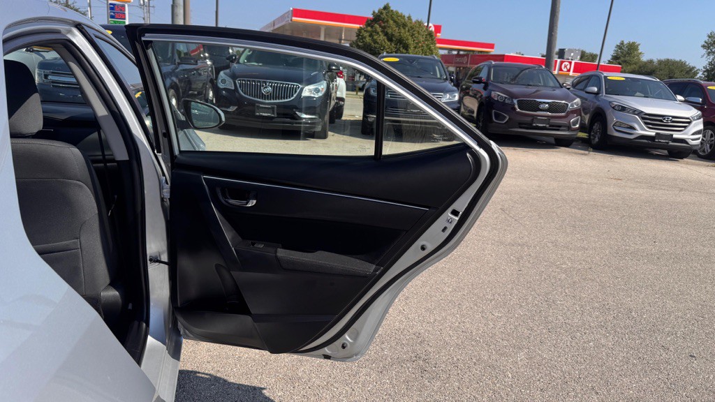 2018 Toyota Corolla Image 16