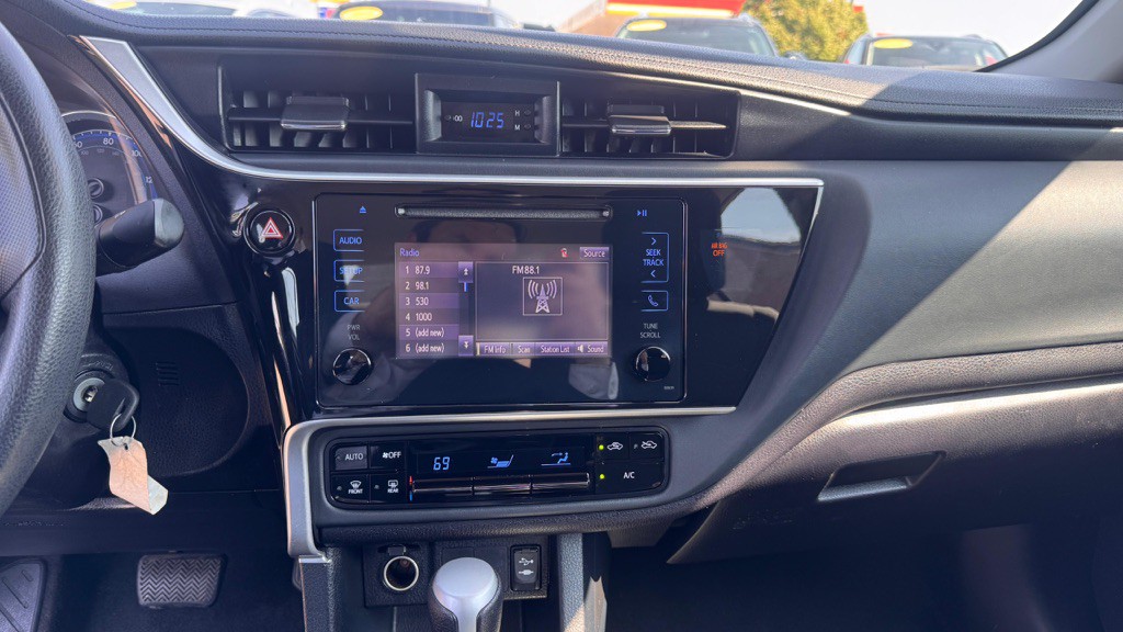 2018 Toyota Corolla Image 17