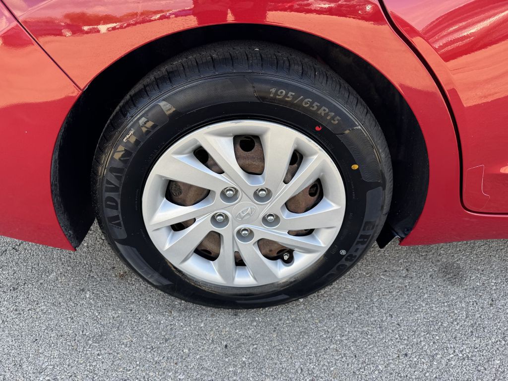 2017 Hyundai Elantra Image 10
