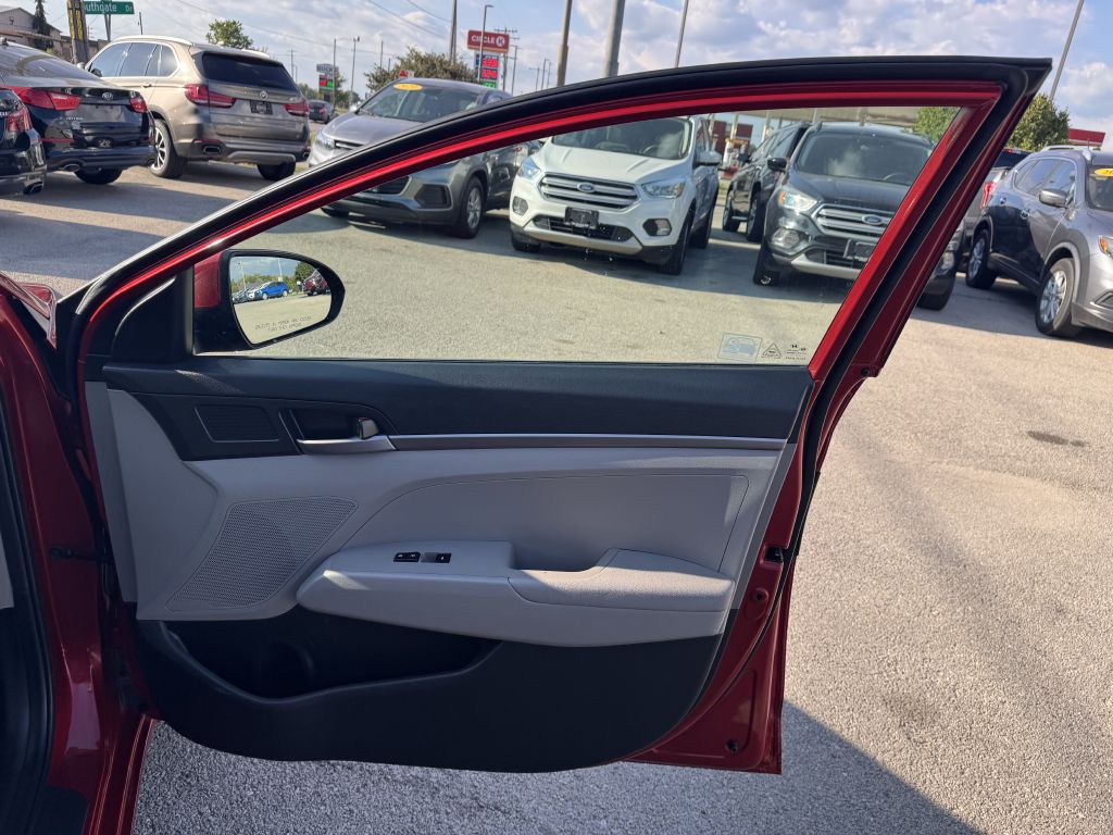 2017 Hyundai Elantra Image 16