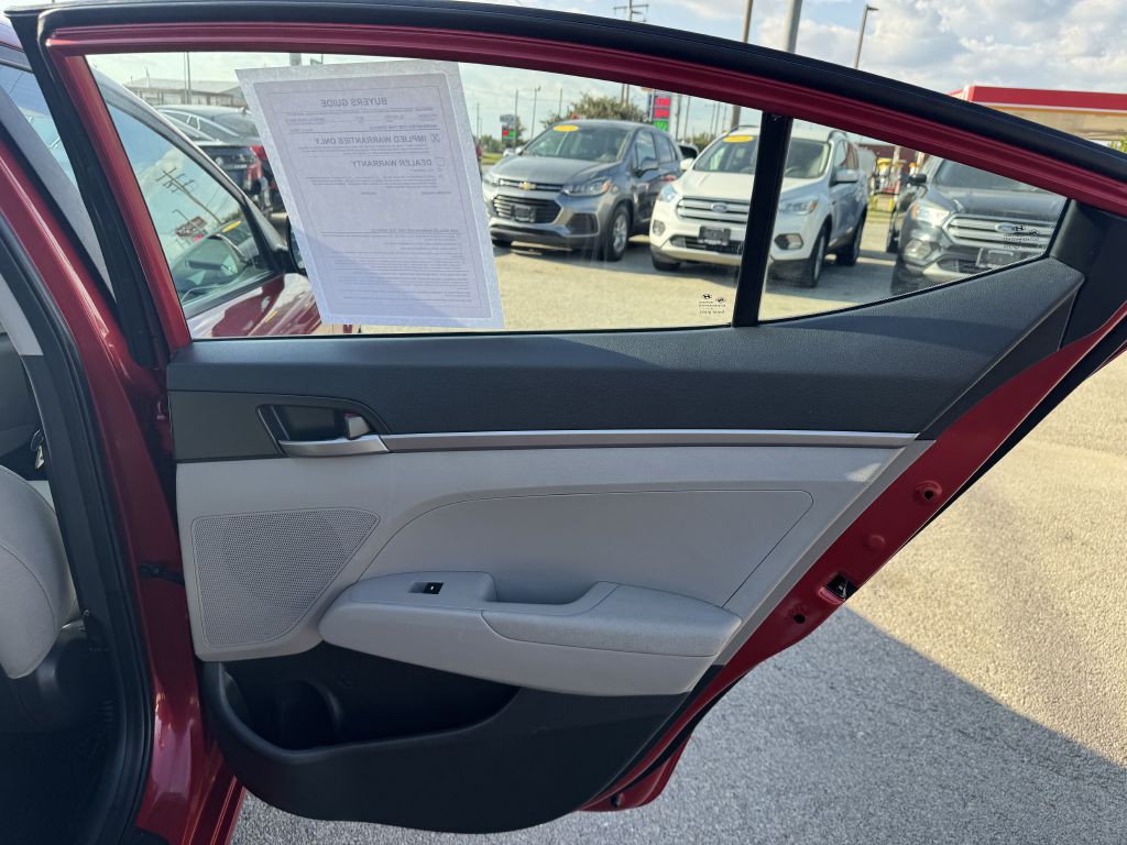 2017 Hyundai Elantra Image 18