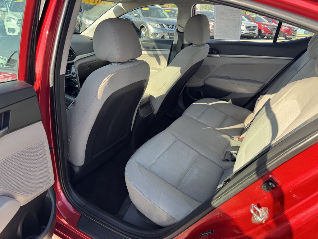2017 Hyundai Elantra Image 19