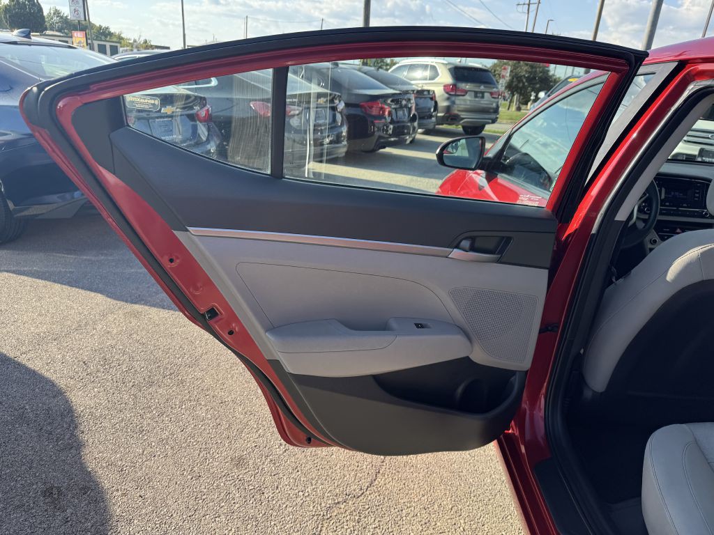 2017 Hyundai Elantra Image 21