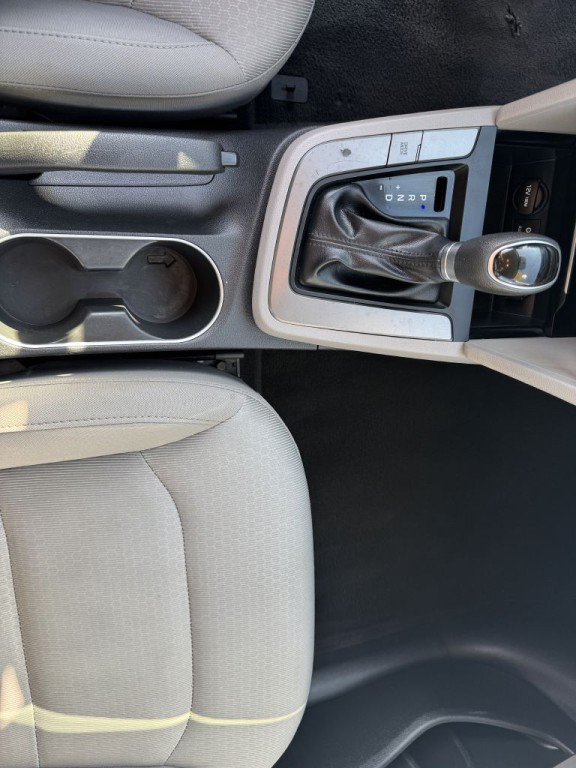 2017 Hyundai Elantra Image 28