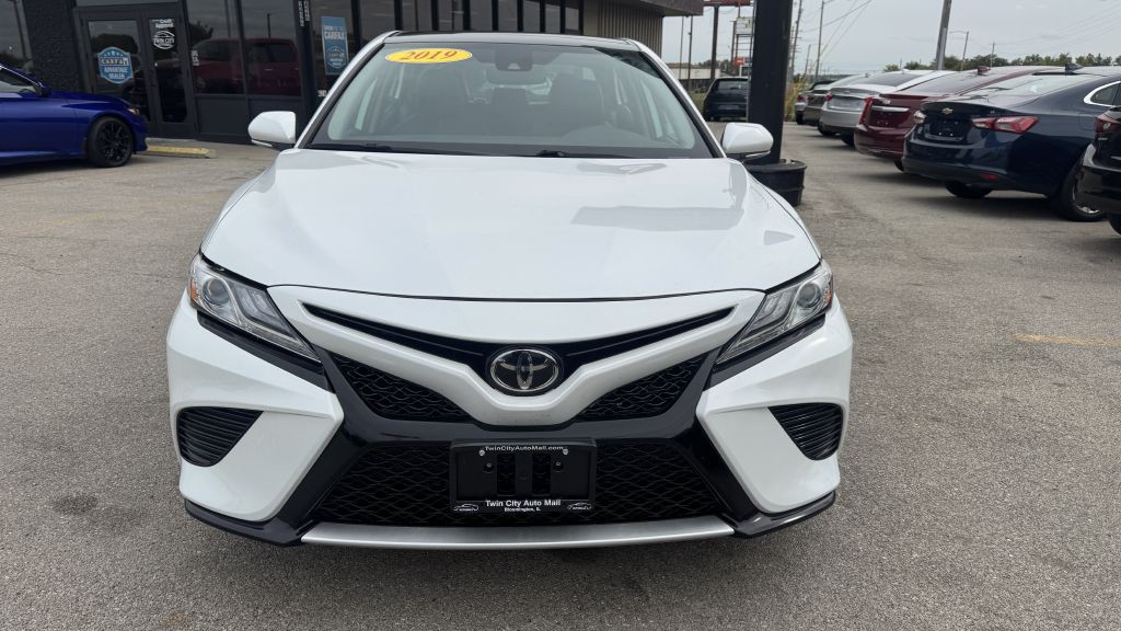 2019 Toyota Camry Image 2