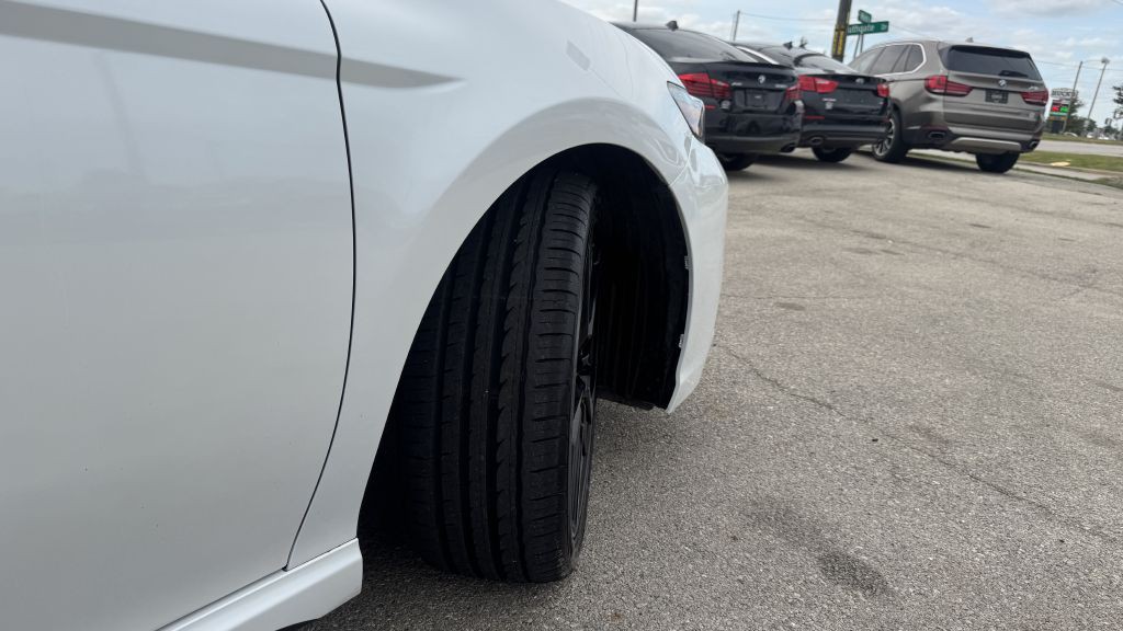 2019 Toyota Camry Image 11
