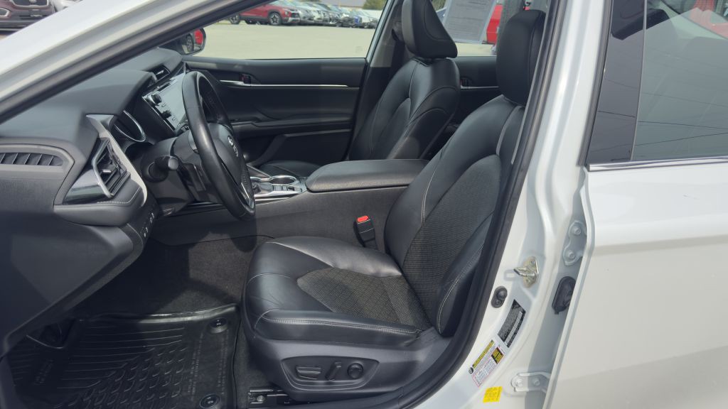 2019 Toyota Camry Image 14
