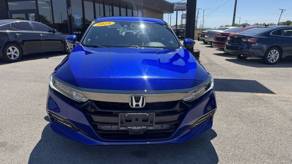 2019 Honda Accord Image 2