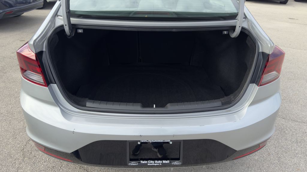 2020 Hyundai Elantra Image 12