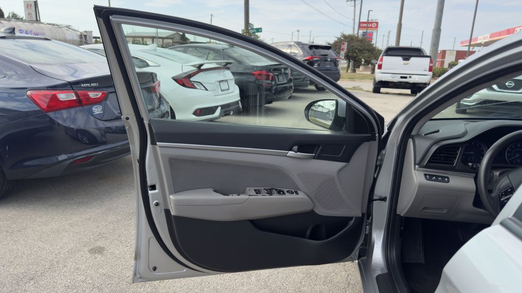 2020 Hyundai Elantra Image 13