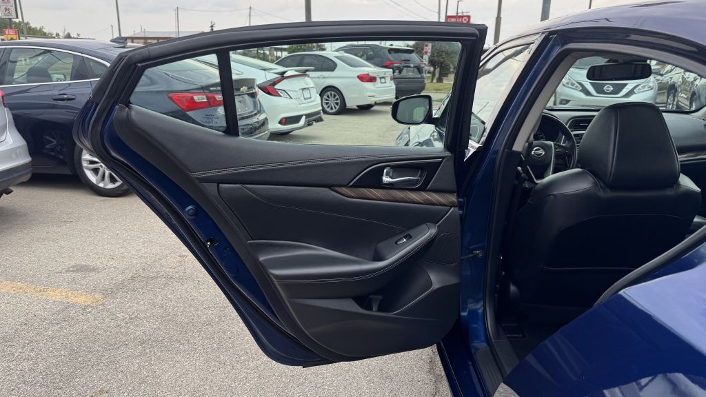 2017 Nissan Maxima Image 19