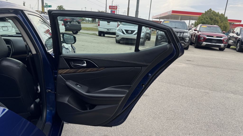 2017 Nissan Maxima Image 23