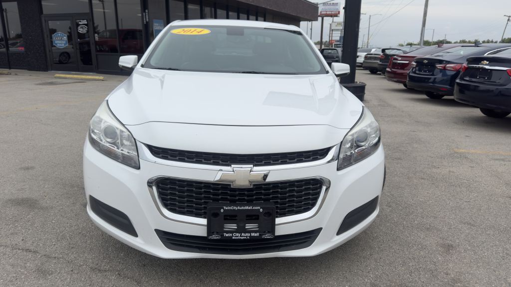 2014 Chevrolet Malibu Image 2