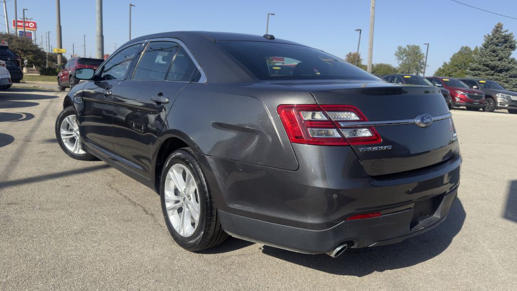 2017 Ford Taurus Image 5