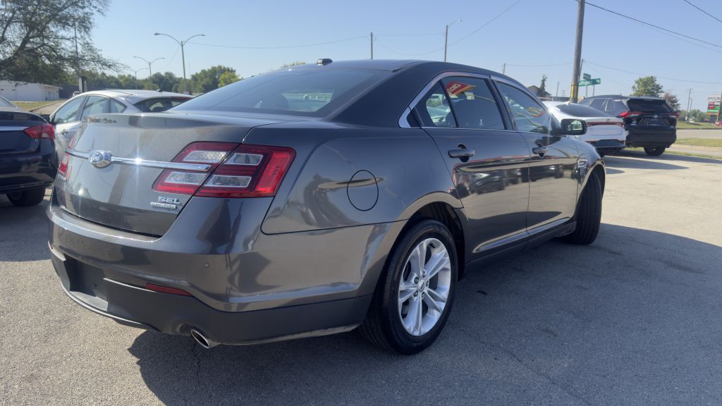 2017 Ford Taurus Image 7